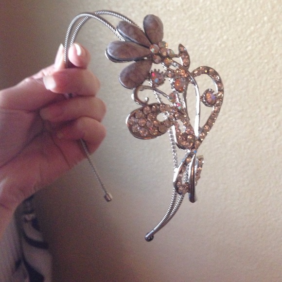 Beautiful headband - Picture 2 of 2