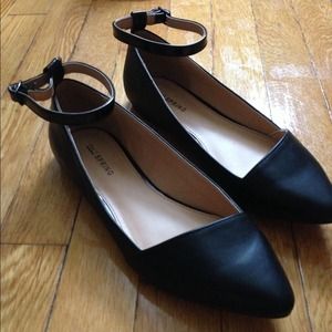 🎉HP!🎉 Black Flats with Cute Ankle Strap