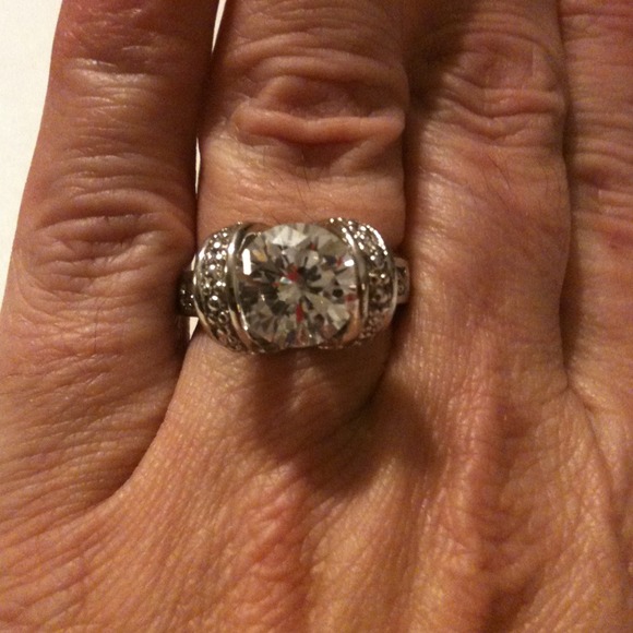 Jewelry - Beautiful vintage ring