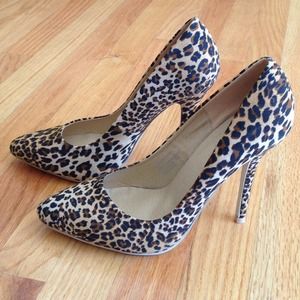 Leopard pointed toe pumps