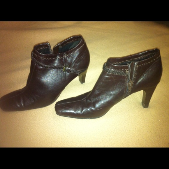 Brown synthetic leather half boots