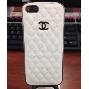 White Quilted iPhone 5 case