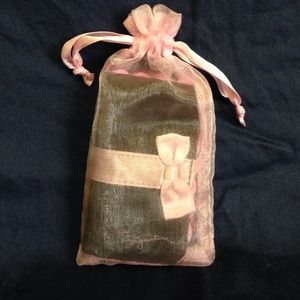 LOTS of MaryKay eyeshadow, and brush set!