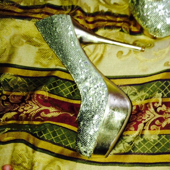 Gold Sequences Heel - Picture 2 of 4