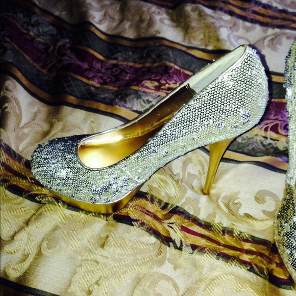 Gold Sequences Heel - Picture 3 of 4