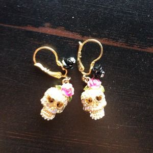 Betsey Johnson skull earrings