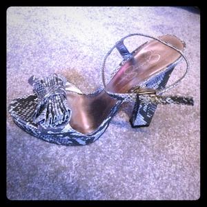 *REDUCED* Black/white/silver Snakeskin Heels