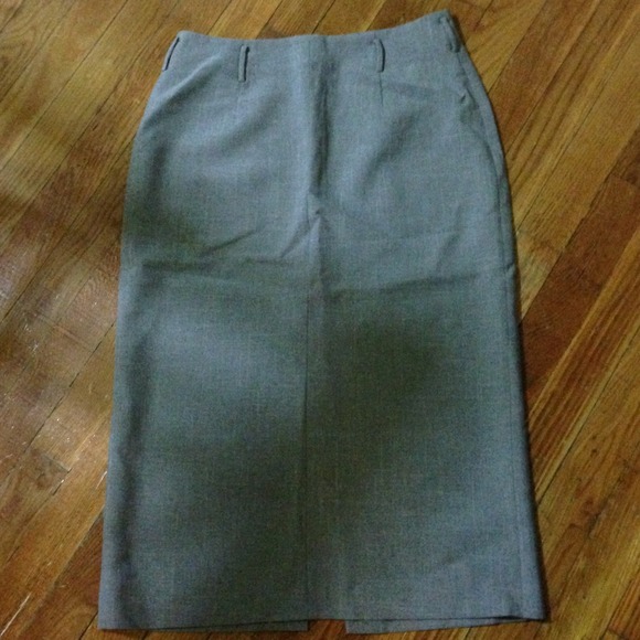 Zara light gray skirt with back slit