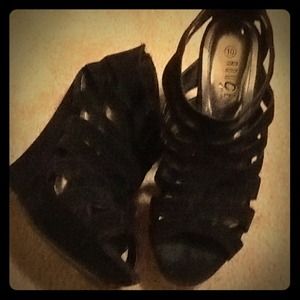 Rouge Black Wedges