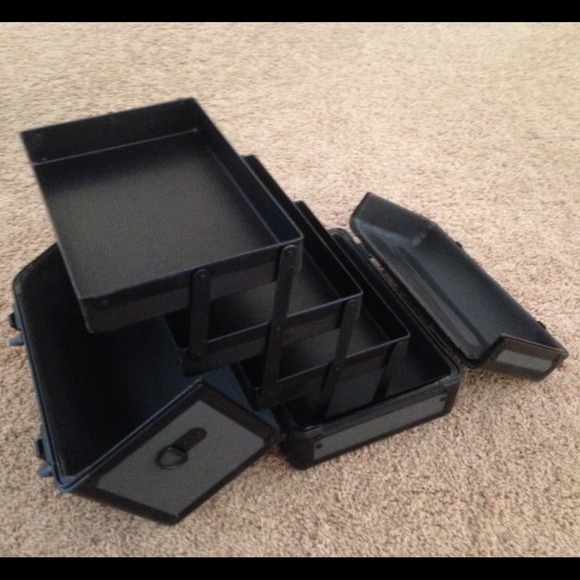 mac cosmetics train case