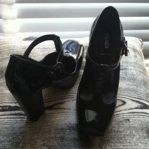 Authentic FENDI gorgeous black patent leather  !