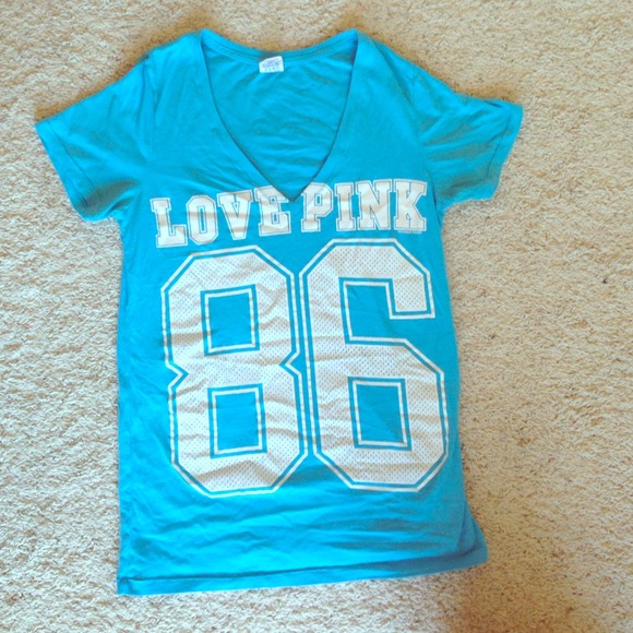 ❌SOLD❌ Victoria's Secret v neck tee