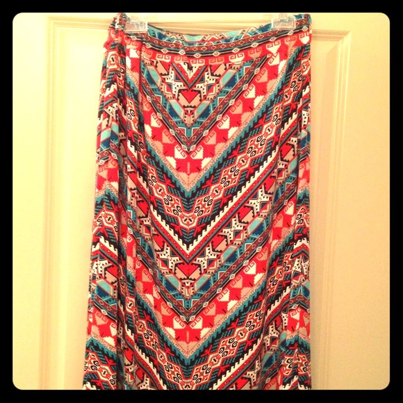 🚫🚫SOLD🚫🚫Aztec skirt! Flowy and comfortable!