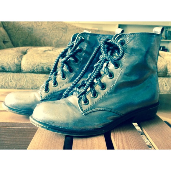 ❌SOLD❌ Metallic silver boots
