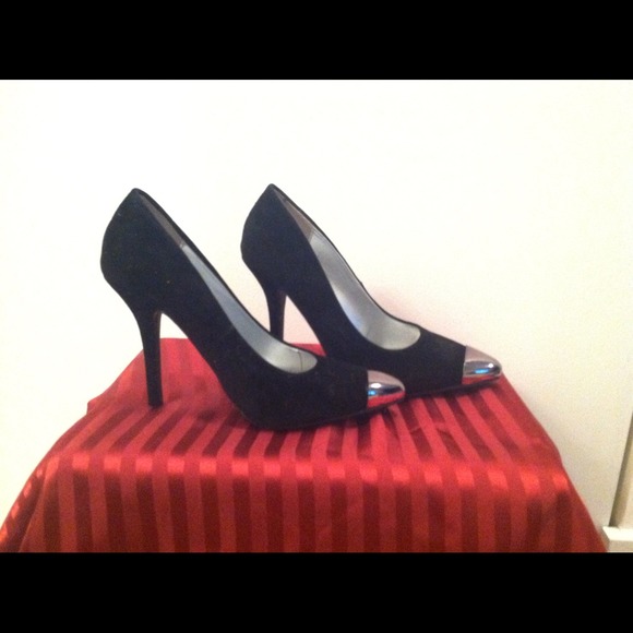 Black heels with silver point