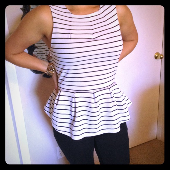 Tops - 🌷Host Pick🌷Cute Peplum Top!