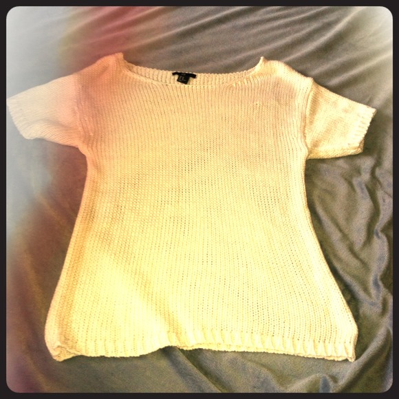 🔵SOLD🔵White Knit- Short sleeved Sweater Top