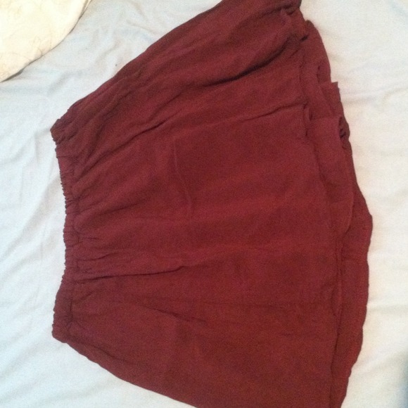 Brandy Melville maroon heather skirt + 2 shirts