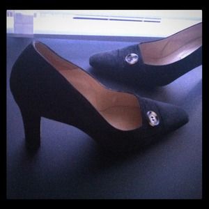Authentic Manolo blahnik Classic pump