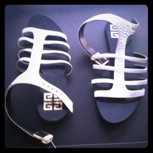 Authentic GIVENCHY ! Super cute/comfy/well made!