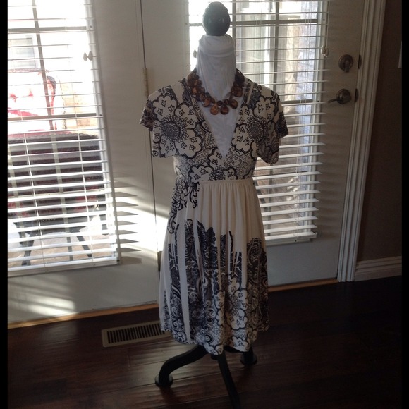 ***SOLD IN A BUNDDLE ***Cream and black dress Sz L