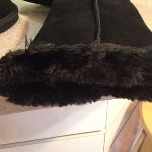 Ugg black non authentic