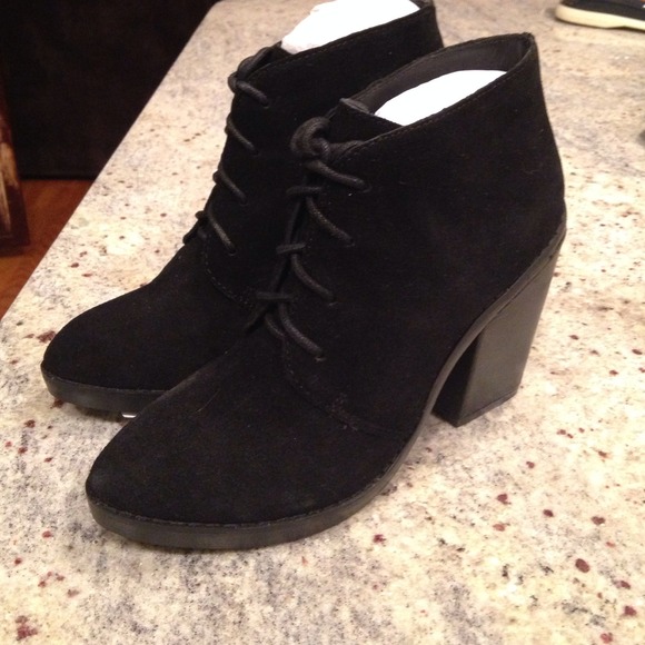 RESERVED Steve Madden Jayson black suede  Sz 6