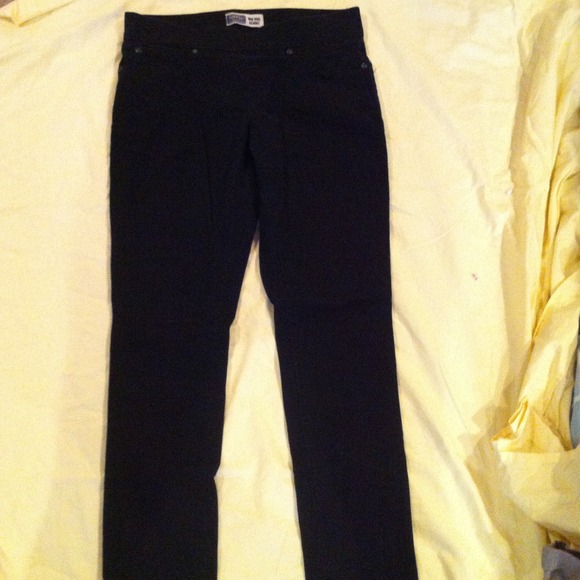 Black skinny jeans