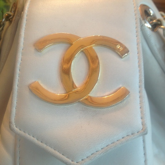 Chanel white vintage shoulder bag. - Picture 3 of 4