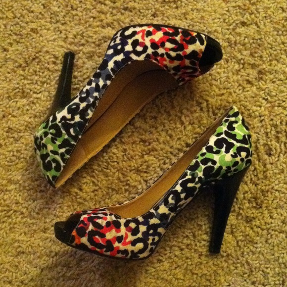 Nine West Peep toe pumps