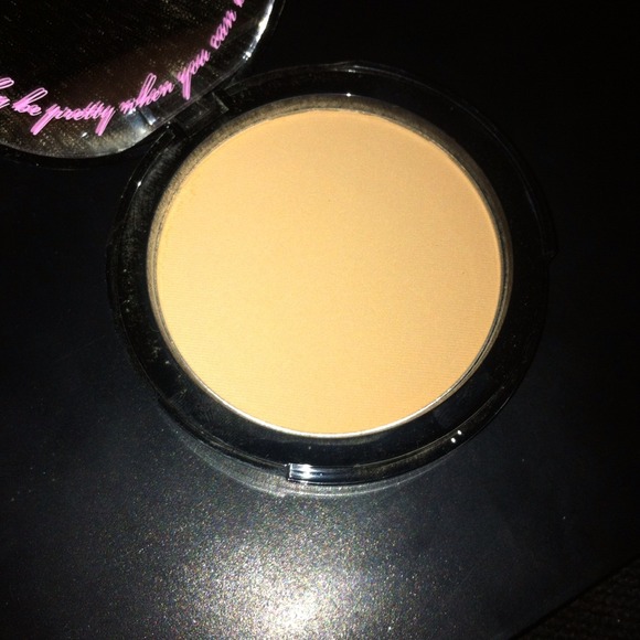 Too Faced Amazing Face in Honey Beige SPF 15