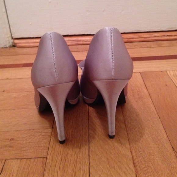 DONATED Nina Evelixa royal silver peep toes SZ 7.5 - Picture 3 of 3