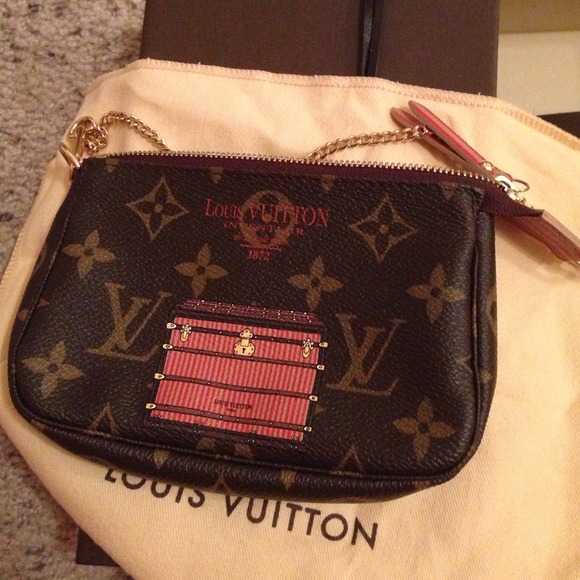 💯authentic Limited edition Louis Vuitton wristlet - Picture 1 of 3