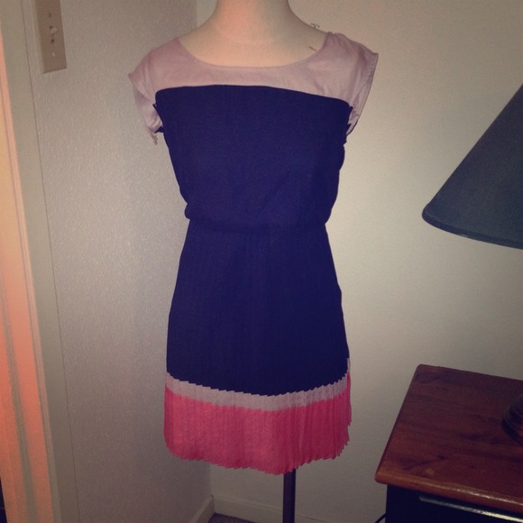 NEVER WORN W/ TAGS!! AE pleated color block dress