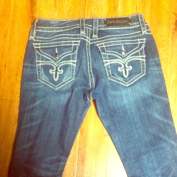 ✨✨FLASH SALE✨✨ straight leg Rock Revival Jeans