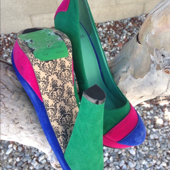 🚫SOLD🚫 Color Block Pumps - Picture 2 of 2