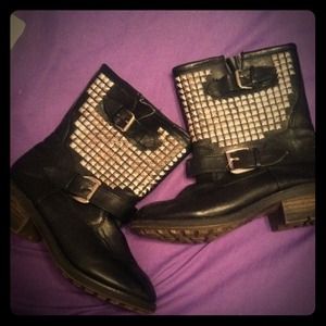 💚STUDDED COMBAT BOOTS💚 💥TRADED💥