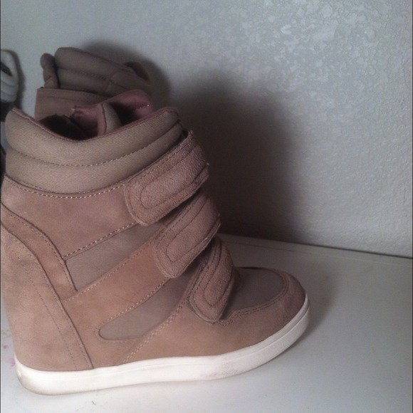 Wedge shoes RESERVED FOR @adrianac2013 - Picture 2 of 4