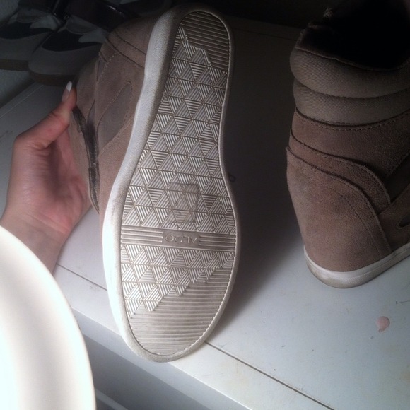 Wedge shoes RESERVED FOR @adrianac2013 - Picture 3 of 4