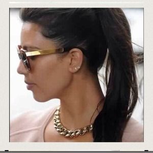 Kim kardashian gold neckless !!