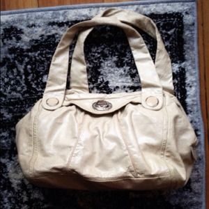 Marc by Marc Jacobs tan beige patent duffle 💯