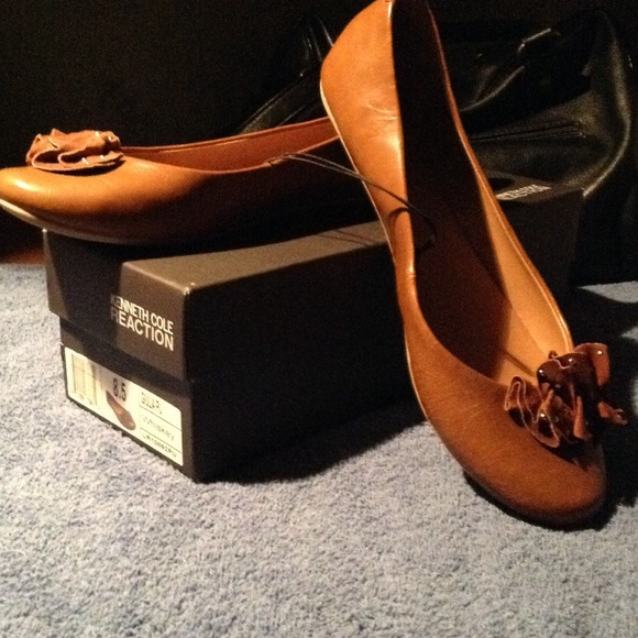 Kenneth Cole ballet flats