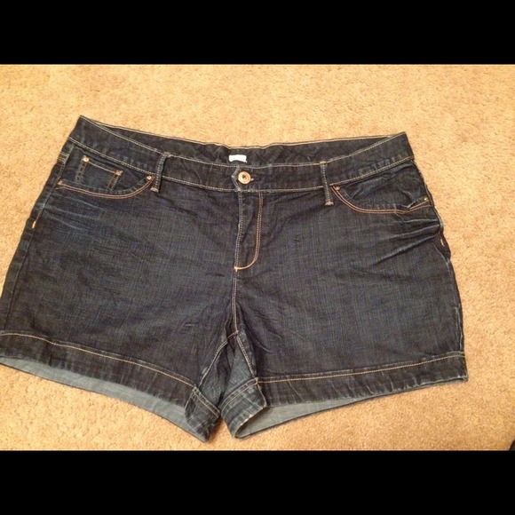 ❌SOLD IN BUNDLE❌Old Navy cuffed denim shorts