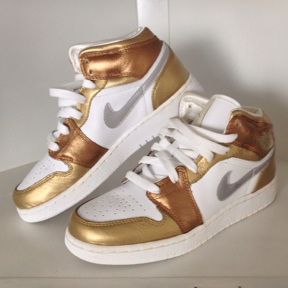 💟Sale💟 💲2⃣5⃣Air Jordans. Gold metallic. Unworn.
