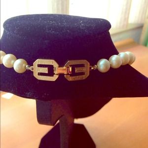 Givenchy Vintage pearl necklace