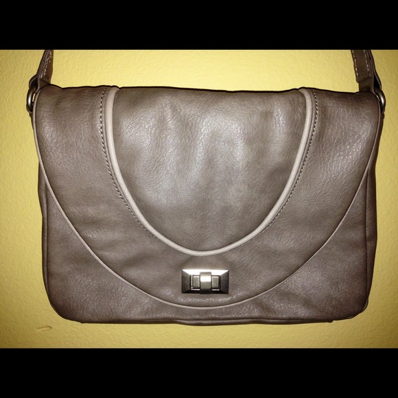 --GIFTED-- Zara Crossbody Purse - Picture 2 of 4