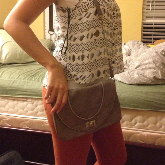 --GIFTED-- Zara Crossbody Purse - Picture 4 of 4