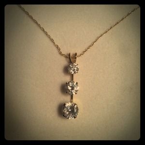 ✨Reduced!✨14 K gold 18" chain w three CZ's