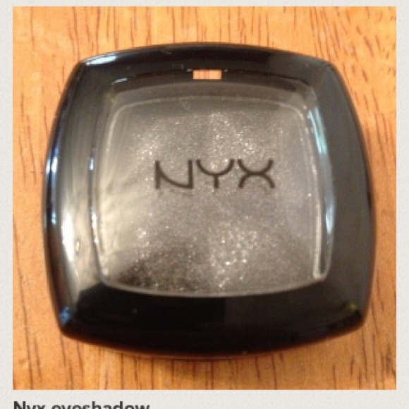 NYX Eye shadow crytonite