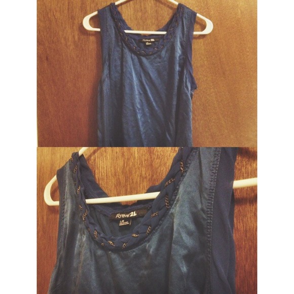 Cute silk top! 💙